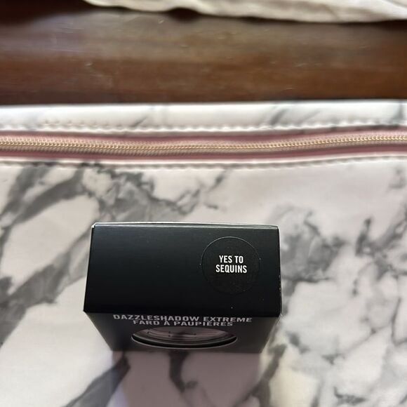 Mac eye shadow Yes to sequins color New in box Ipsy bag - Picture 4 of 7